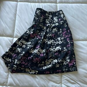 Elle short size 4 good condition